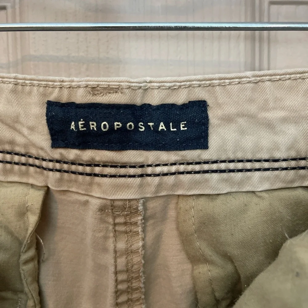Aeropostale men’s khaki flat front shorts. Size 29, 9” inseam.